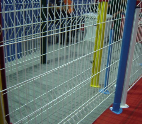 框架護欄網(wǎng)的特點與應(yīng)用